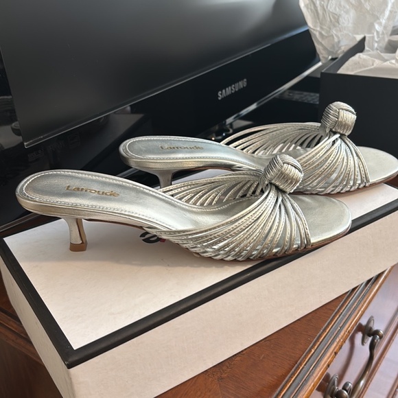 Larroude Valerie Sandal Silver size 7 NIB - Picture 9 of 9